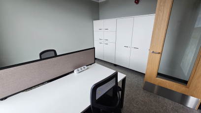 Desks in Office 2.003